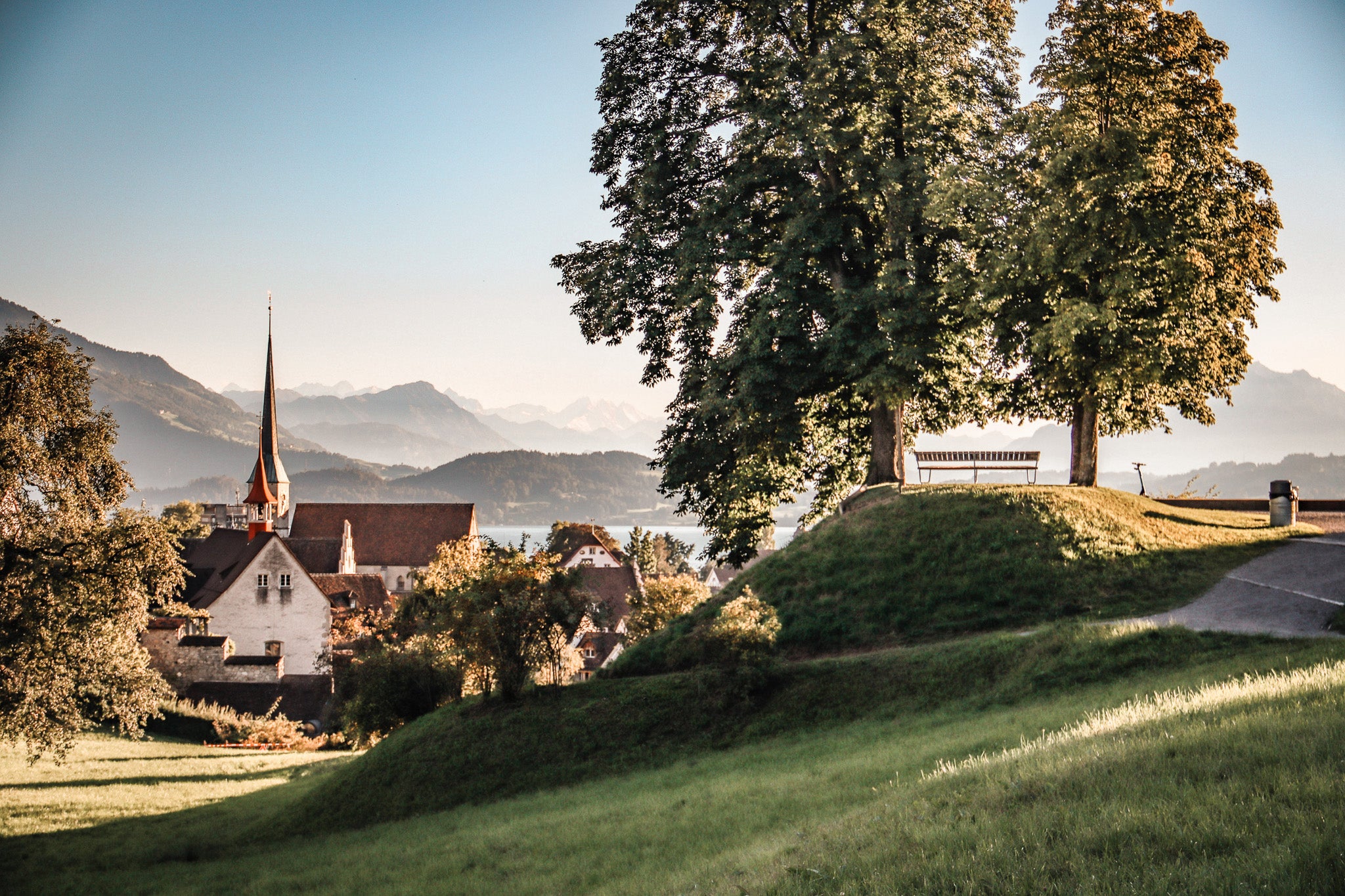 Un village en Slovénie au bord d'un lac  - Crédit Photo : Florian Wehde